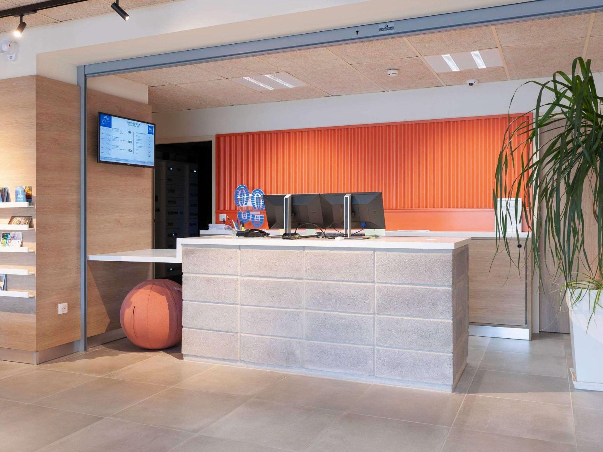 Ibis Budget Mont De Marsan Mont-de-Marsan Exterior foto
